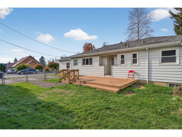 608 12TH St, Washougal, WA 98671