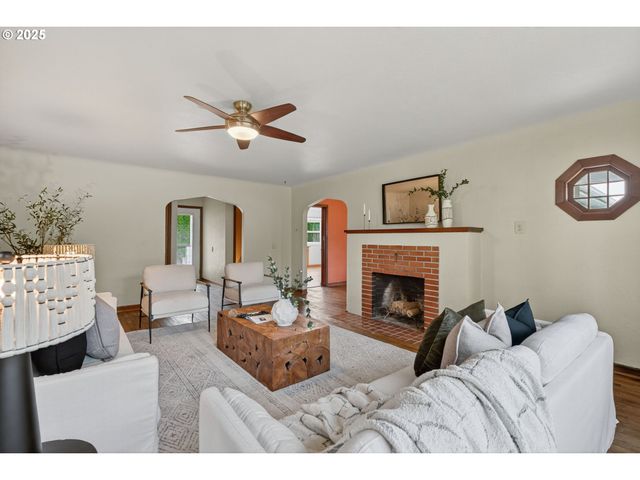 608 12TH St, Washougal, WA 98671