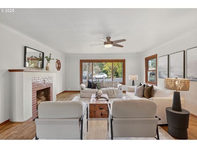 608 12TH St, Washougal, WA 98671