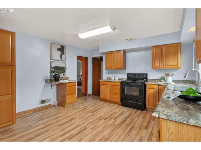 608 12TH St, Washougal, WA 98671