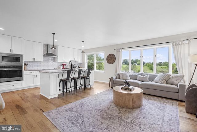 16045 HAMILTON STATION RD, Waterford, VA 20197