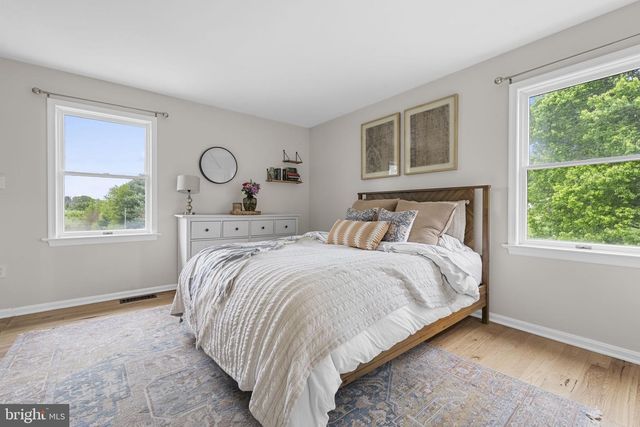 16045 HAMILTON STATION RD, Waterford, VA 20197