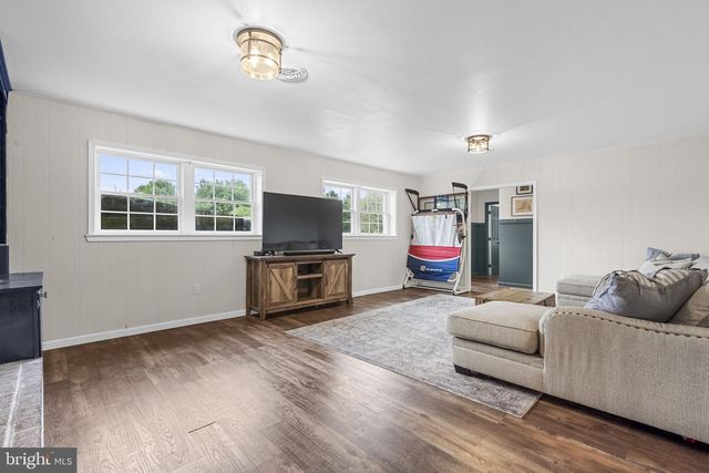 16045 HAMILTON STATION RD, Waterford, VA 20197