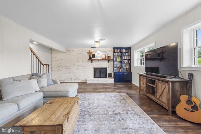 16045 HAMILTON STATION RD, Waterford, VA 20197
