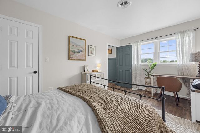 16045 HAMILTON STATION RD, Waterford, VA 20197