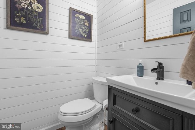16045 HAMILTON STATION RD, Waterford, VA 20197