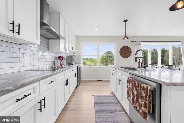 16045 HAMILTON STATION RD, Waterford, VA 20197