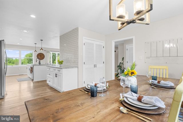 16045 HAMILTON STATION RD, Waterford, VA 20197