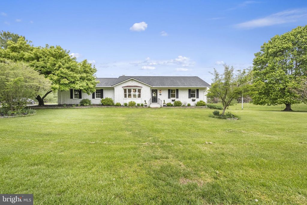 16045 HAMILTON STATION RD, Waterford, VA 20197