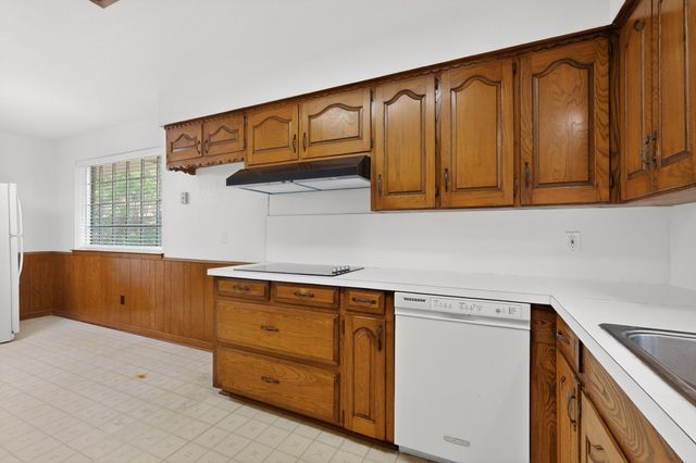 1305 Briarbrook Drive, Desoto, TX 75115