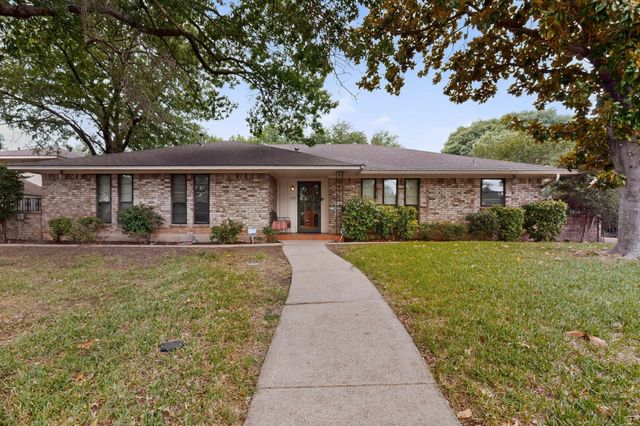 1305 Briarbrook Drive, Desoto, TX 75115