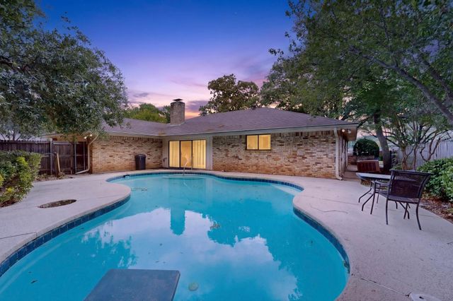 1305 Briarbrook Drive, Desoto, TX 75115