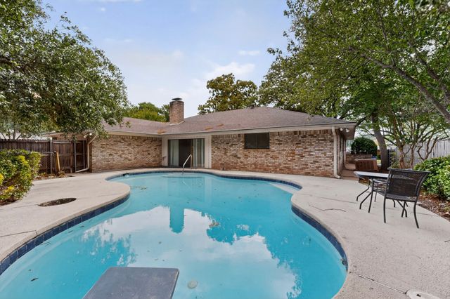 1305 Briarbrook Drive, Desoto, TX 75115