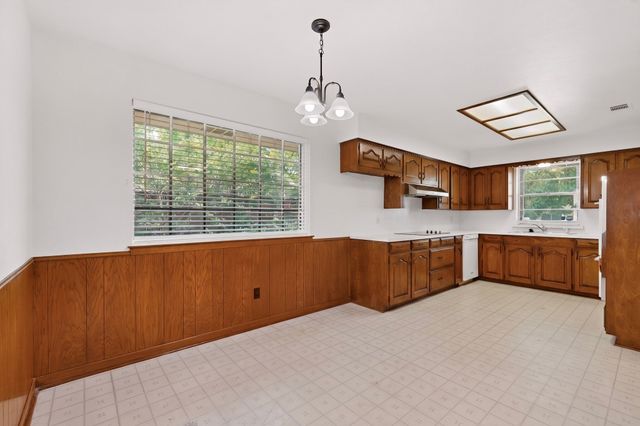 1305 Briarbrook Drive, Desoto, TX 75115