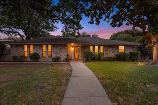 1305 Briarbrook Drive, Desoto, TX 75115