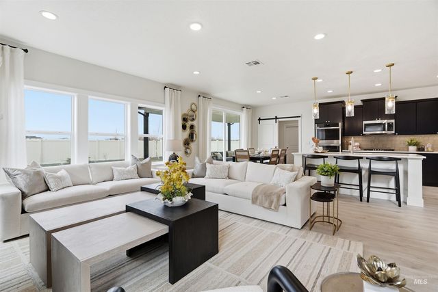 1920 Windhelm St, Caldwell, ID 83607