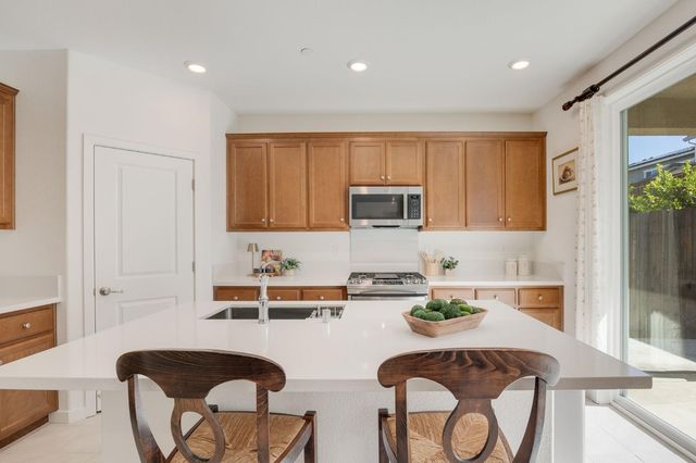 3452 Cantor Dr, Folsom, CA 95630