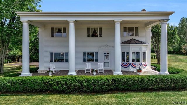 4261 Lake Shore Road, Hamburg, NY 14075