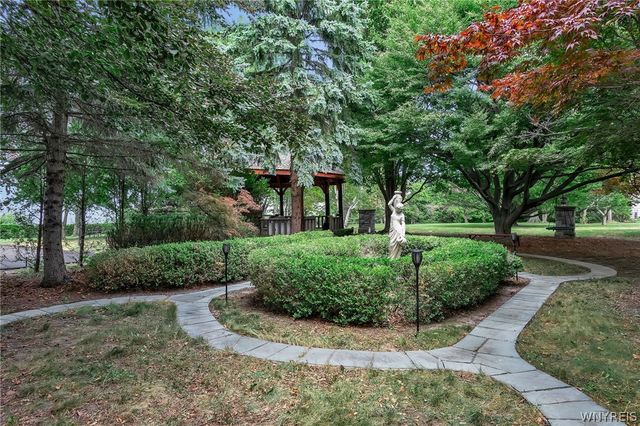 4261 Lake Shore Road, Hamburg, NY 14075