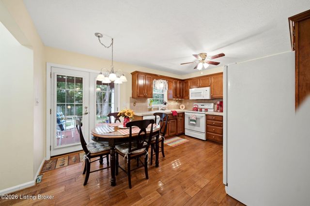 3521 Westwood Farms Dr, Louisville, KY 40220