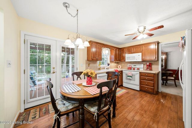 3521 Westwood Farms Dr, Louisville, KY 40220
