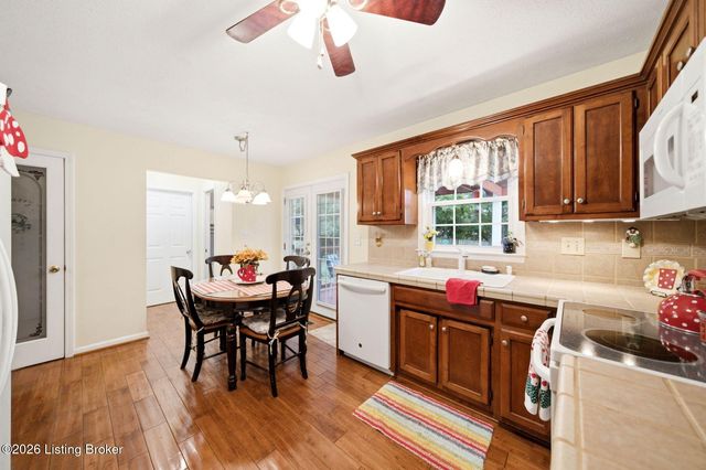 3521 Westwood Farms Dr, Louisville, KY 40220