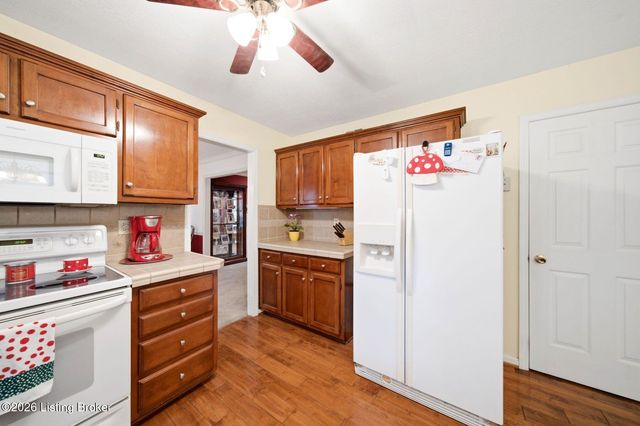 3521 Westwood Farms Dr, Louisville, KY 40220
