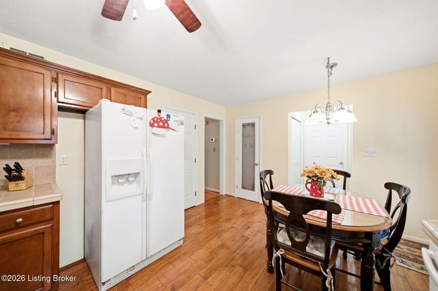 3521 Westwood Farms Dr, Louisville, KY 40220