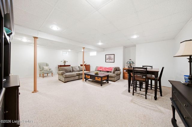 3521 Westwood Farms Dr, Louisville, KY 40220