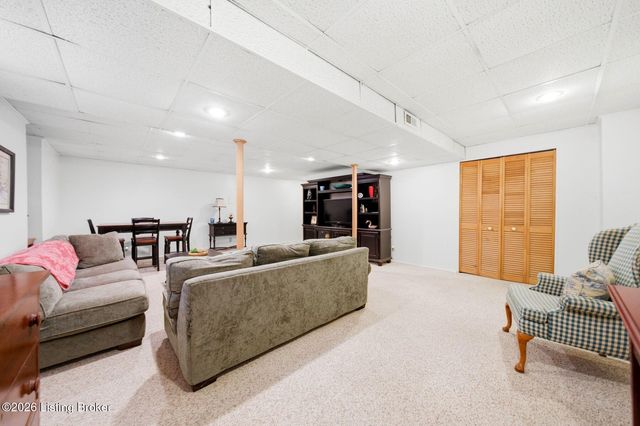 3521 Westwood Farms Dr, Louisville, KY 40220