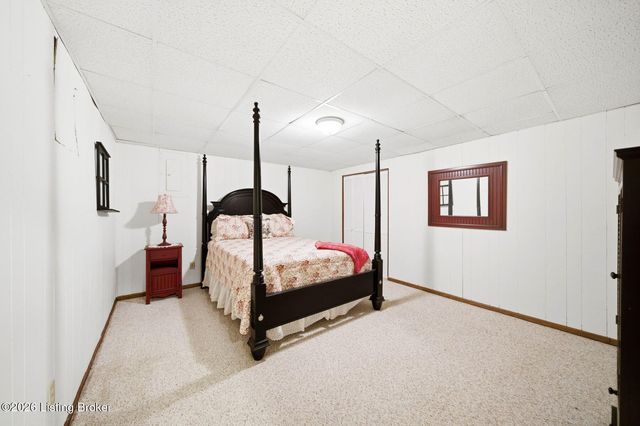 3521 Westwood Farms Dr, Louisville, KY 40220