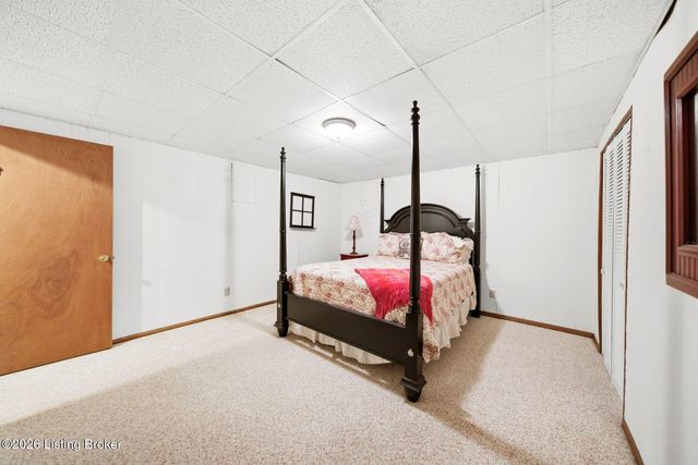 3521 Westwood Farms Dr, Louisville, KY 40220
