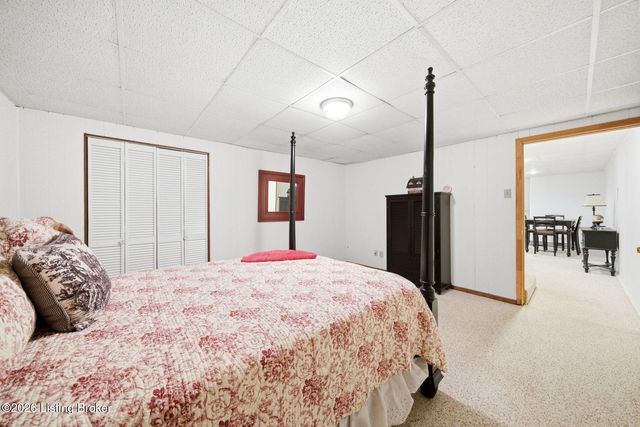 3521 Westwood Farms Dr, Louisville, KY 40220