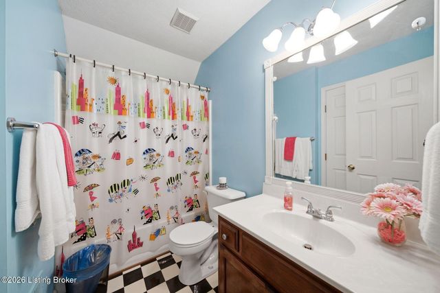 3521 Westwood Farms Dr, Louisville, KY 40220