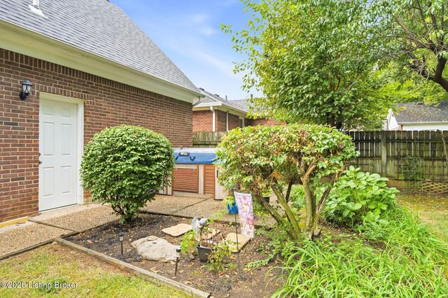 3521 Westwood Farms Dr, Louisville, KY 40220