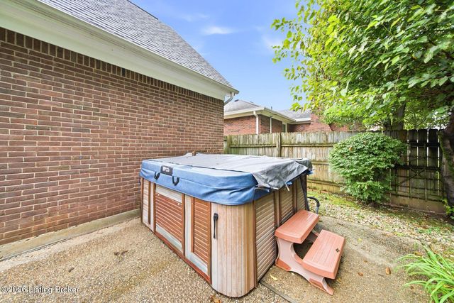 3521 Westwood Farms Dr, Louisville, KY 40220