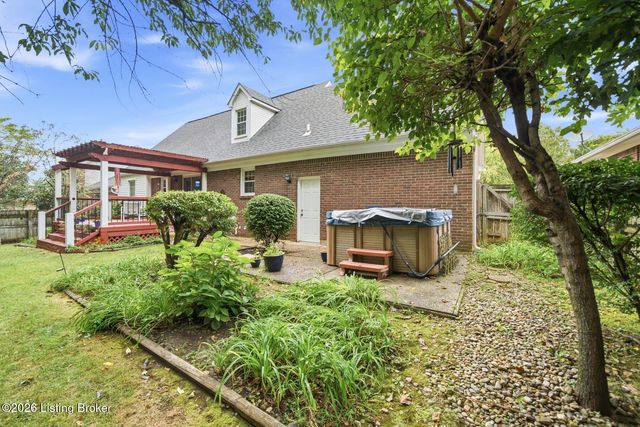 3521 Westwood Farms Dr, Louisville, KY 40220