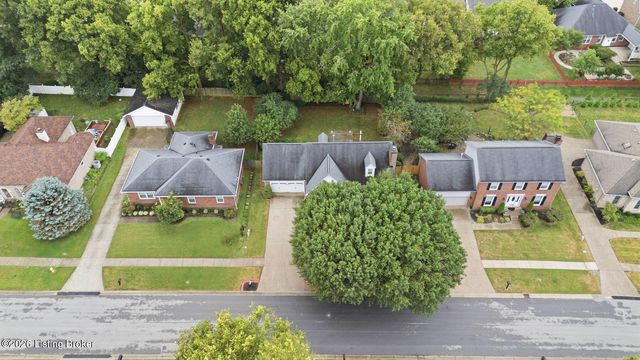 3521 Westwood Farms Dr, Louisville, KY 40220