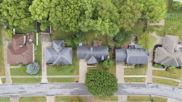 3521 Westwood Farms Dr, Louisville, KY 40220