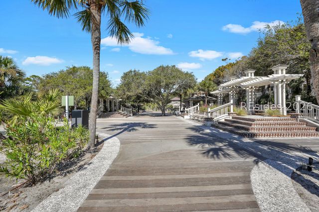 16 Dove St, Hilton Head Island, SC 29928