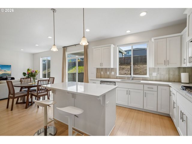 16865 Se MIST LAYER Loop, Happy Valley, OR 97086