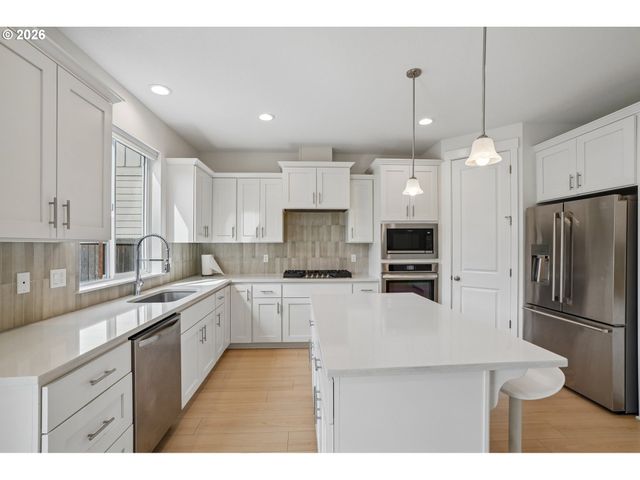 16865 Se MIST LAYER Loop, Happy Valley, OR 97086