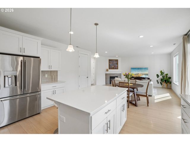 16865 Se MIST LAYER Loop, Happy Valley, OR 97086