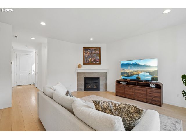 16865 Se MIST LAYER Loop, Happy Valley, OR 97086