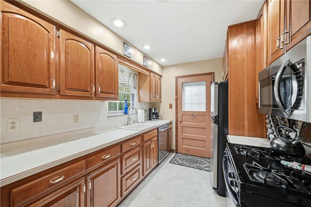 12 Hawthorne Road, Forest Hills Boro, PA 15221