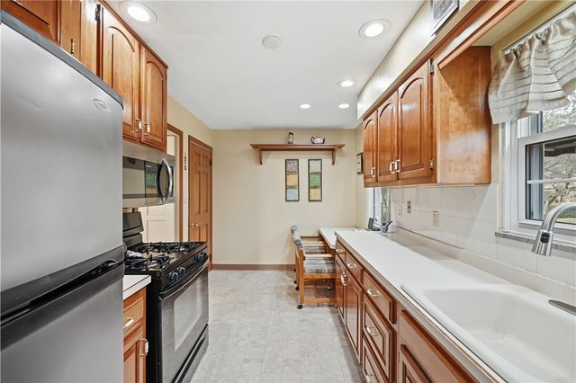 12 Hawthorne Road, Forest Hills Boro, PA 15221