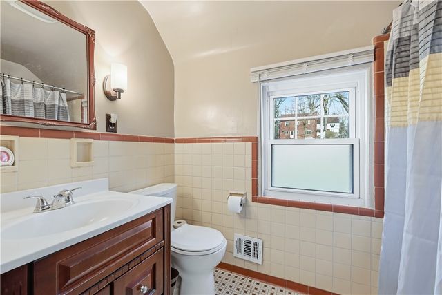 12 Hawthorne Road, Forest Hills Boro, PA 15221