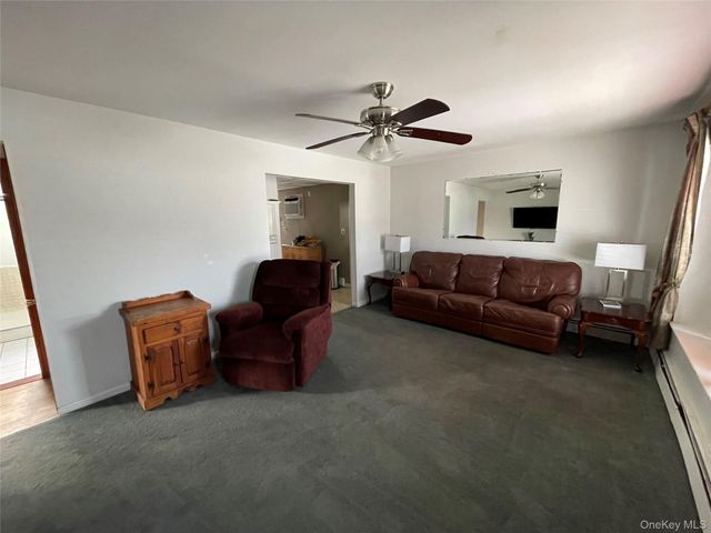 413 37th Street, Lindenhurst, NY 11757