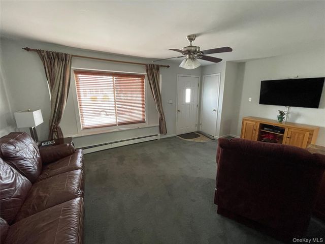 413 37th Street, Lindenhurst, NY 11757