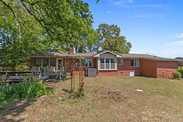 5220 Pineview Road, Elmore, AL 36025